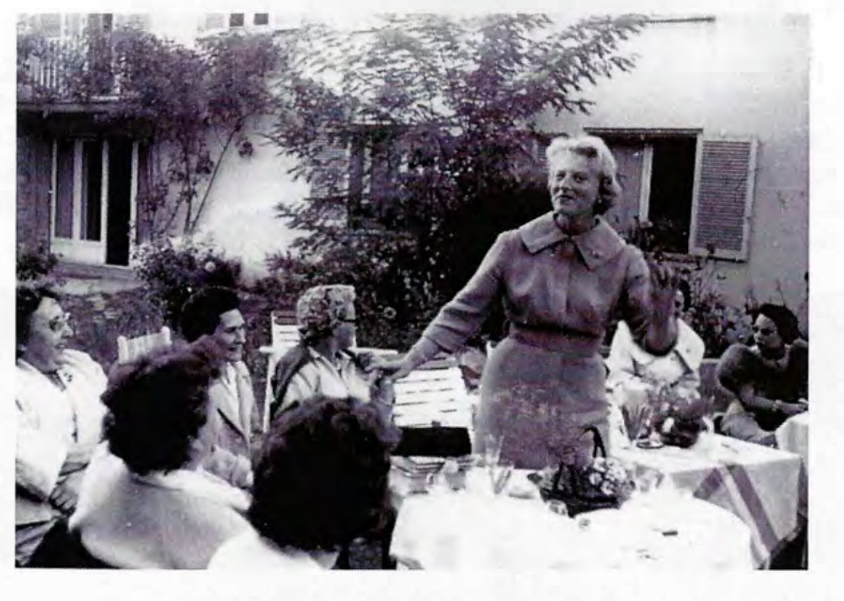 Farewell party in the garden on the occasion of the Eggers family’s return to Germany, 1959