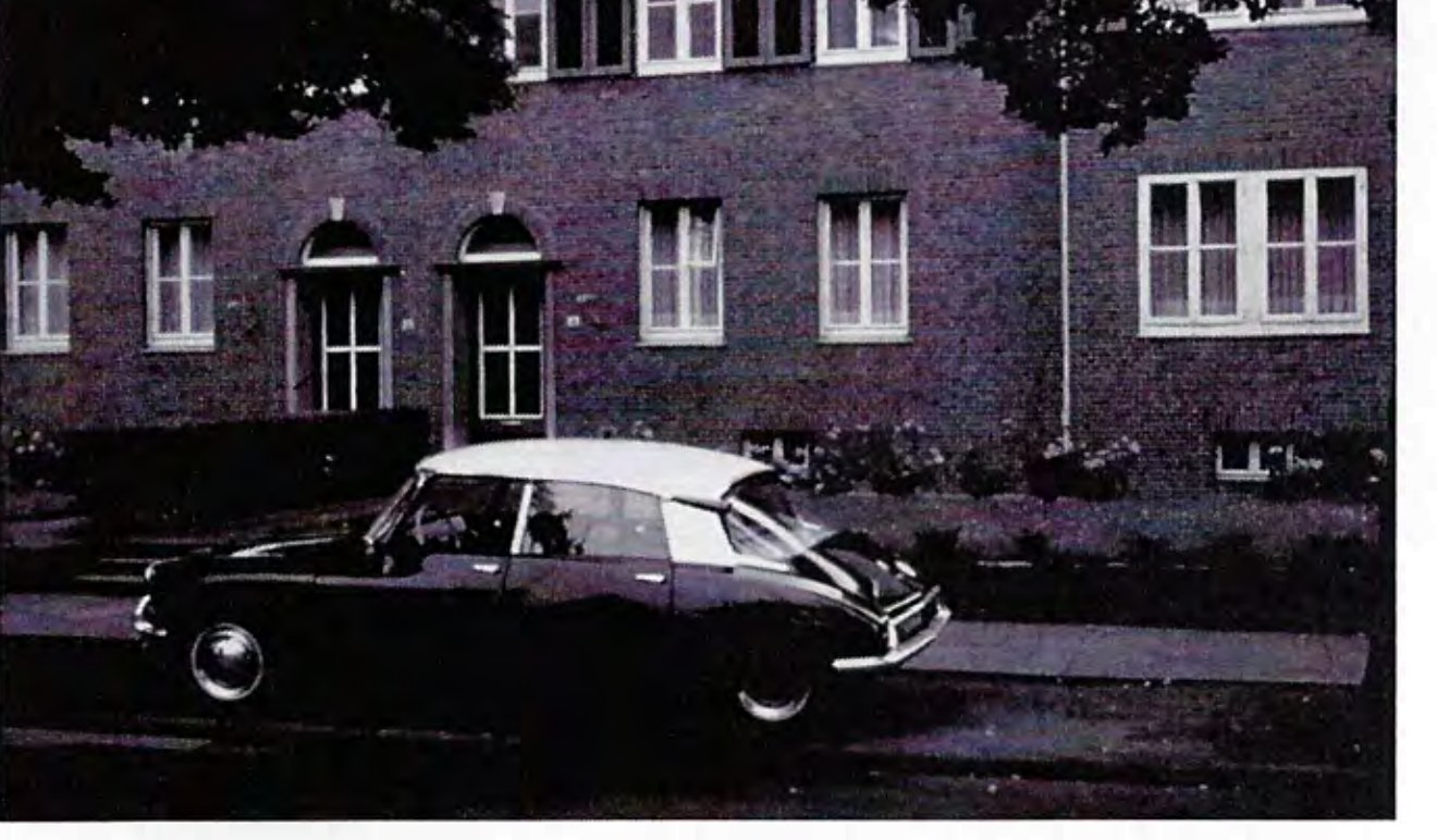 The Eggers family’s Citroën ID&nbsp;19 in front of the house at Schwachhauser Ring 41, Bremen