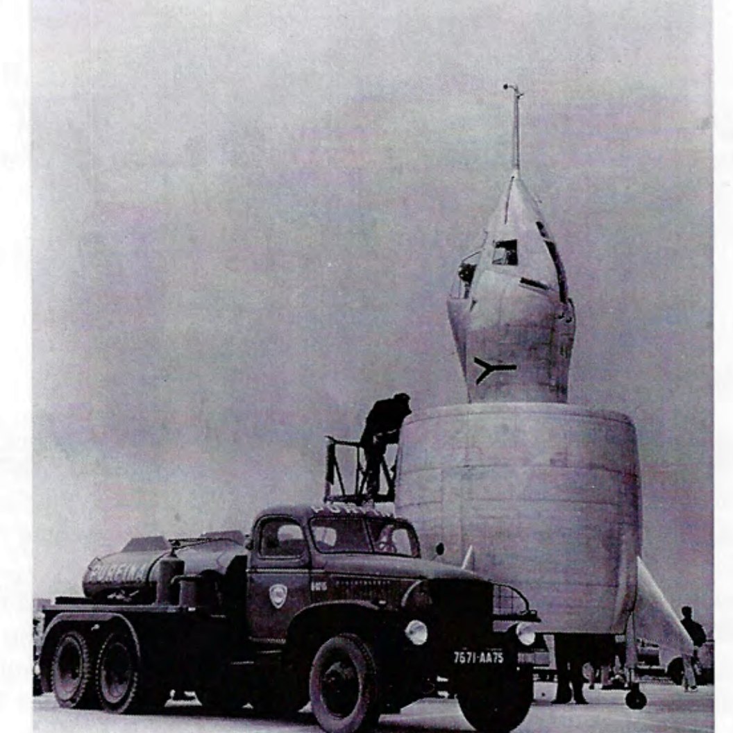 Launch preparations for a Coléoptère C&nbsp;450 test flight: final checks by the technicians
