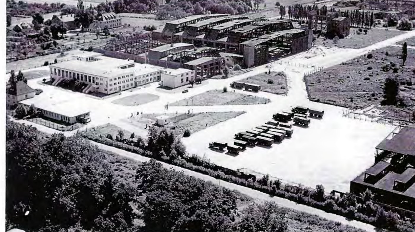 Aerial view of the Focke-Wulf works on Neuenlander Straße in Bremen, 1950s – only the halls to the left of Hall 20 were back in use, the rest still empty war ruins